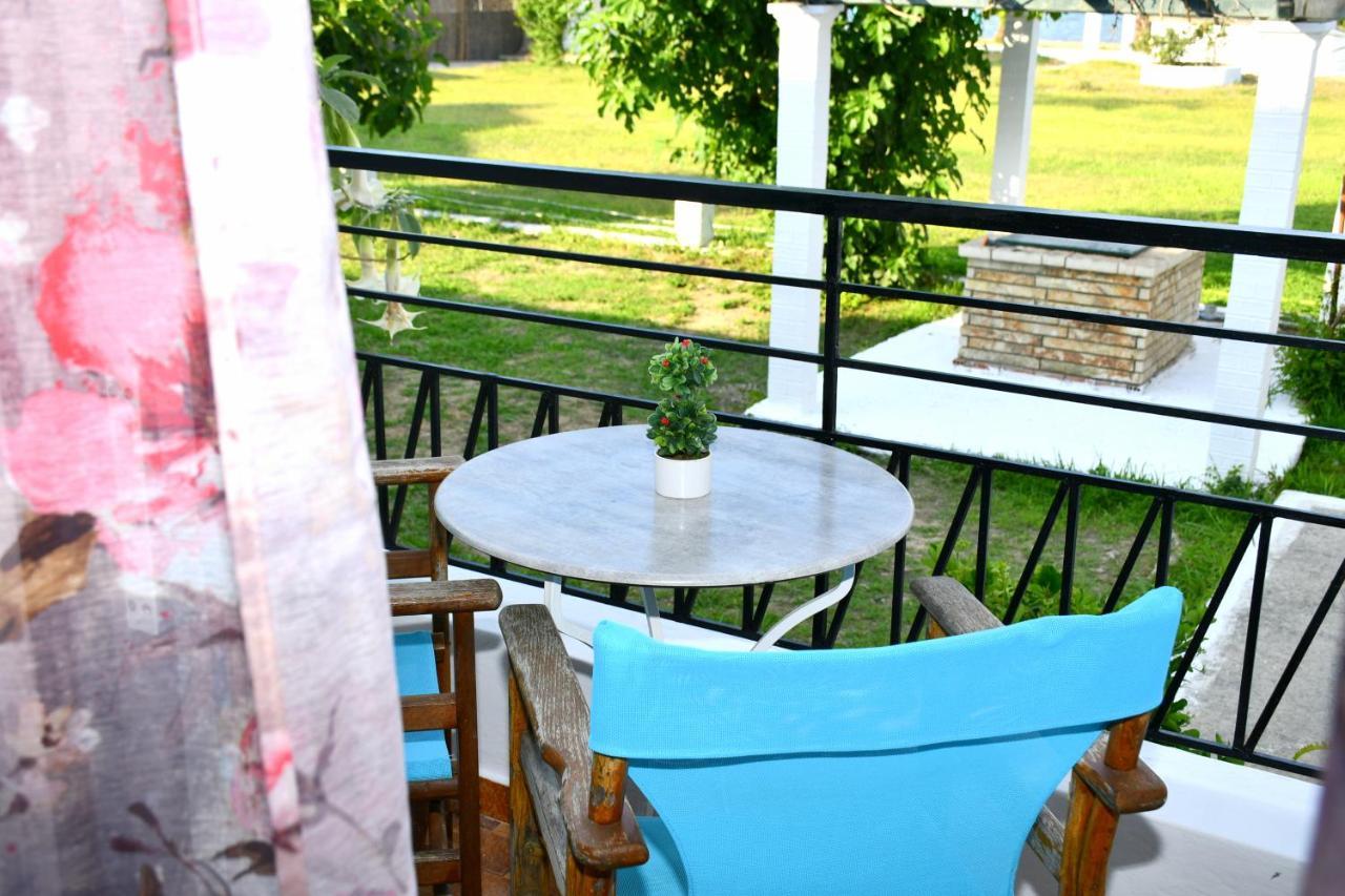 Utopia Kavos Bagian luar foto