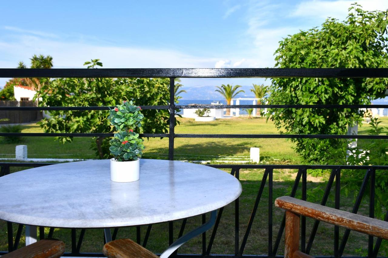 Utopia Kavos Bagian luar foto