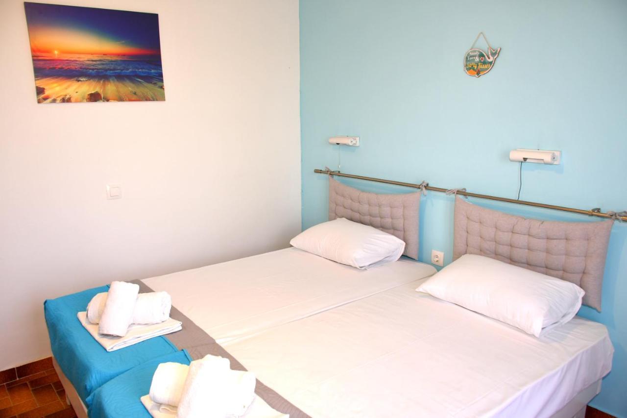 Utopia Kavos Bagian luar foto