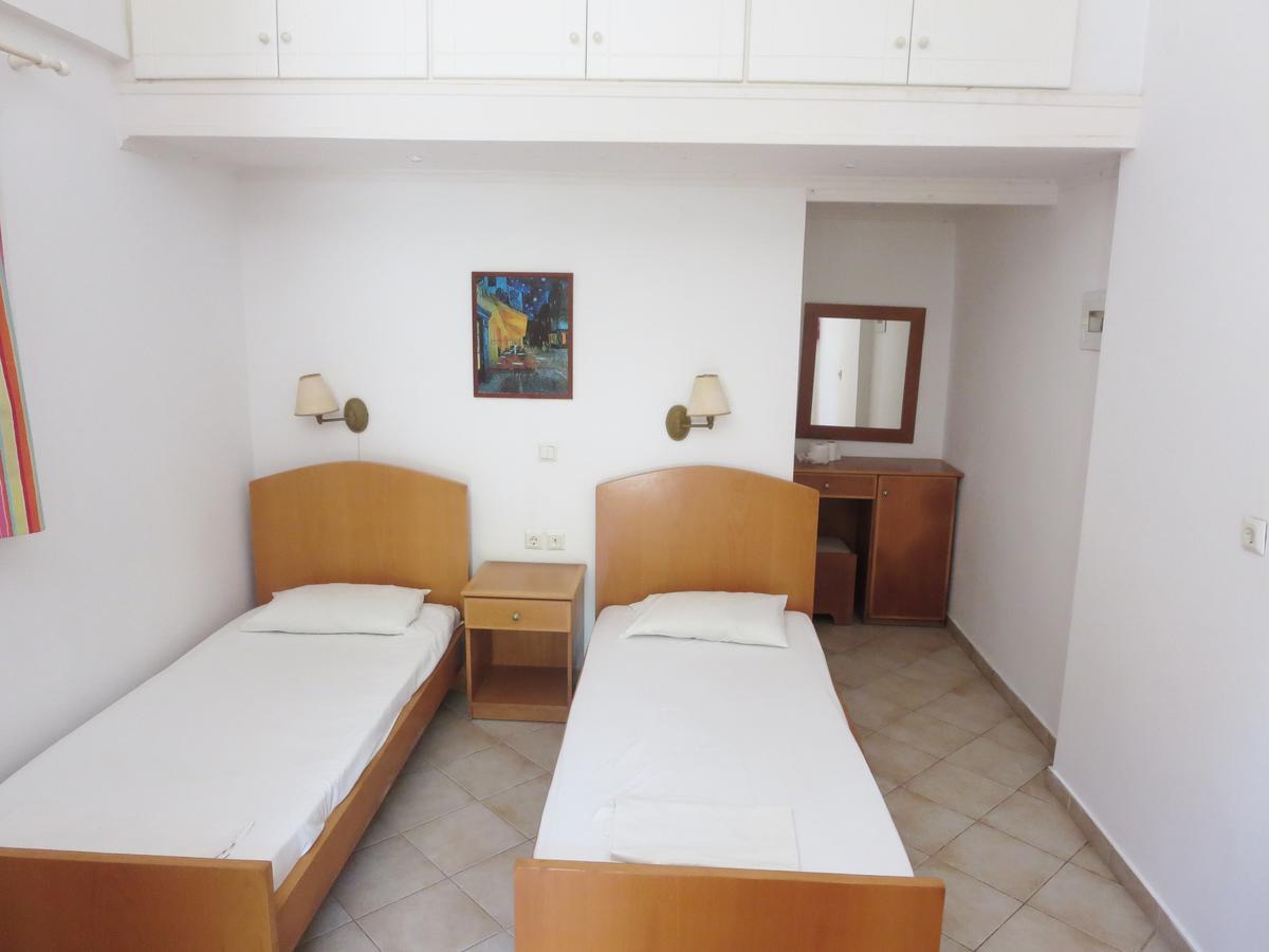 Utopia Kavos Bagian luar foto