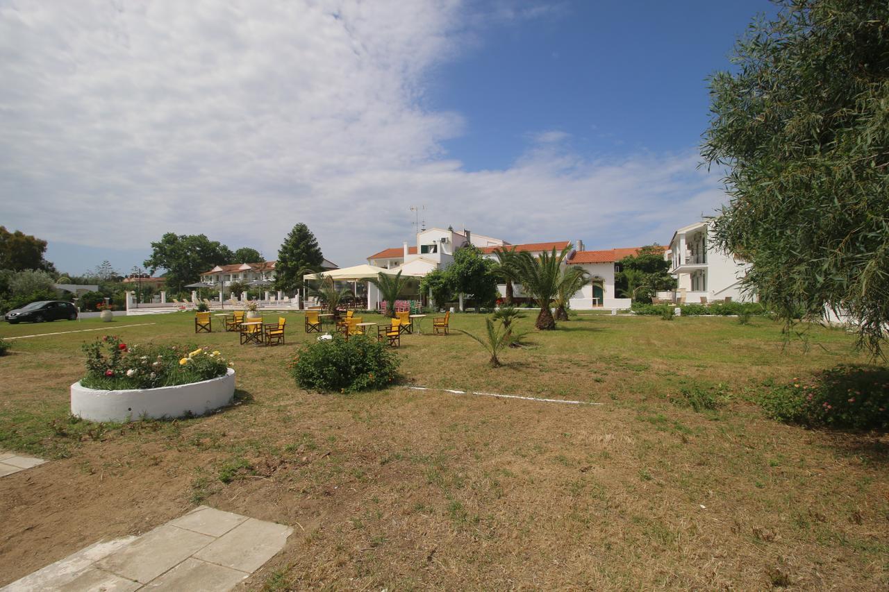 Utopia Kavos Bagian luar foto