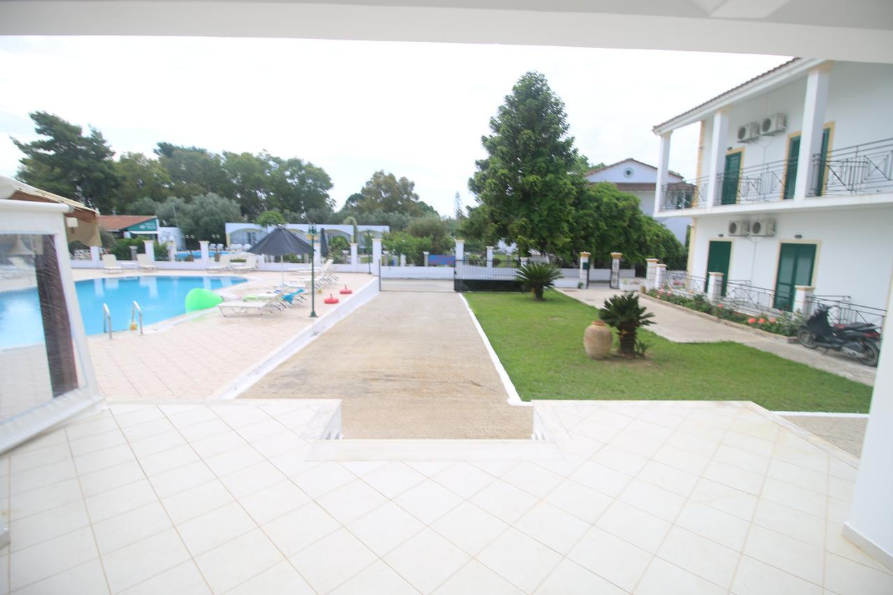 Utopia Kavos Bagian luar foto