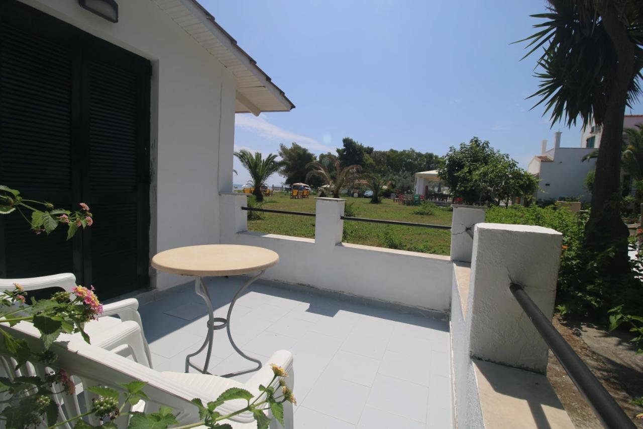 Utopia Kavos Bagian luar foto