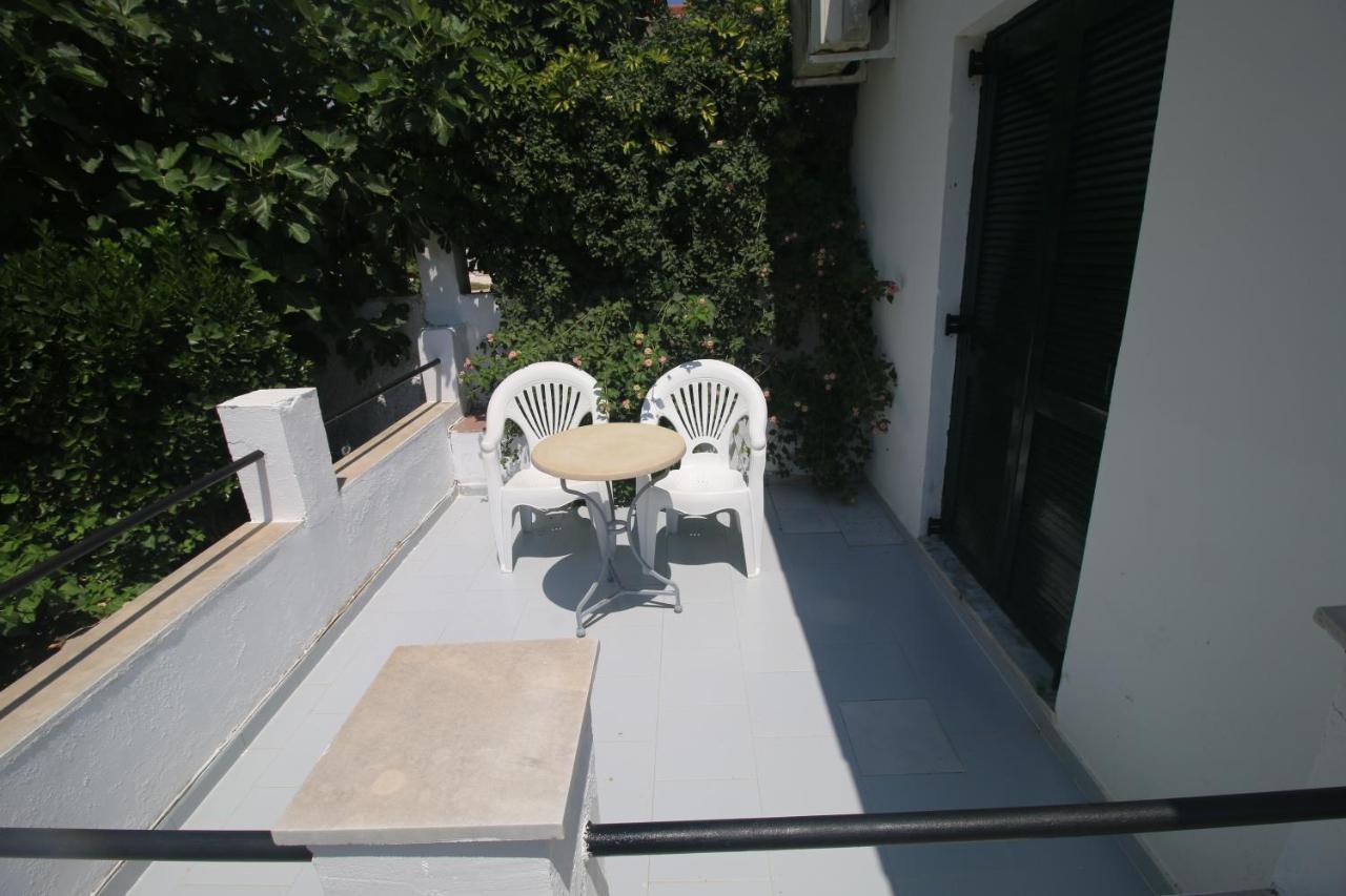 Utopia Kavos Bagian luar foto
