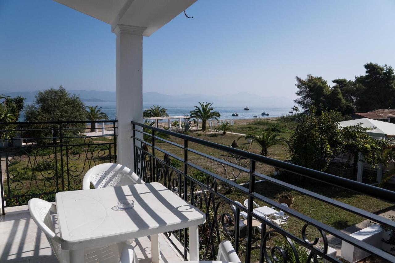 Utopia Kavos Bagian luar foto