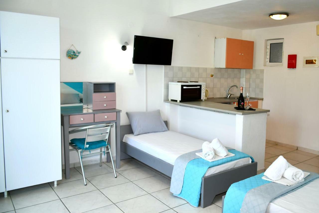 Utopia Kavos Bagian luar foto